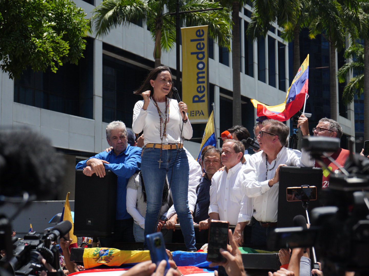 María Corina Machado: Nadie en el mundo cree la farsa de Maduro