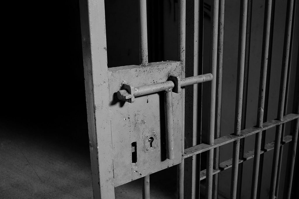 ONG denuncia que a adolescentes detenidos en Valencia los obligan a declararse culpables