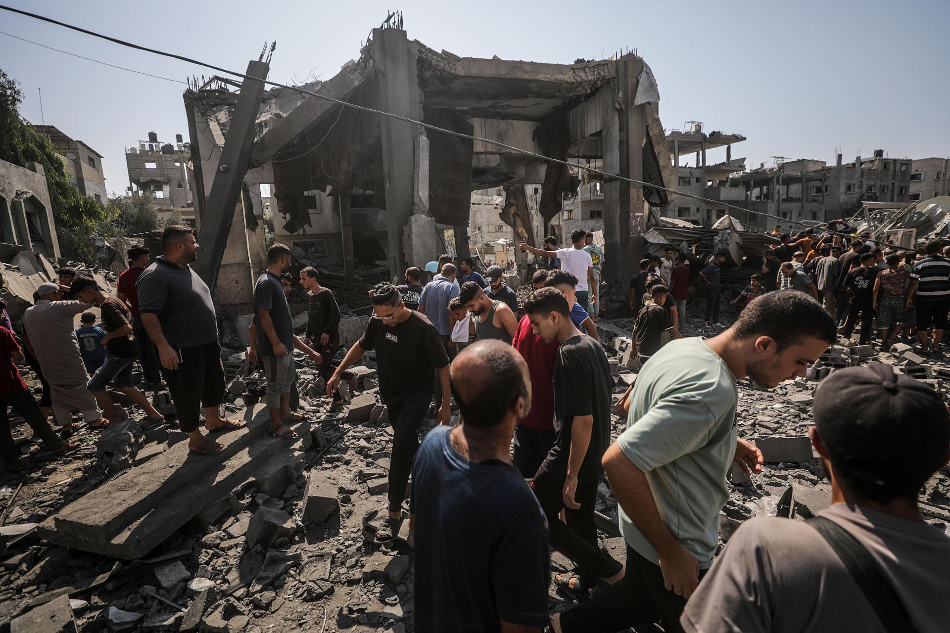 Al menos 14 muertos en un bombardeo israelí contra una escuela de UNRWA en el centro Gaza