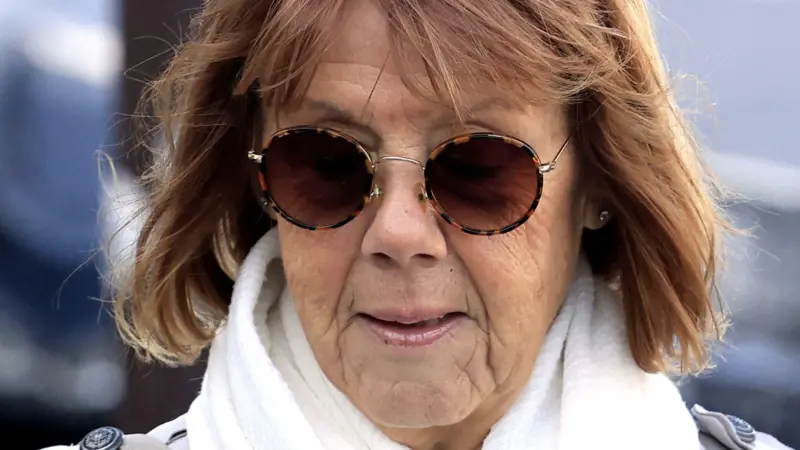 "Soy un violador": Dominique Pélicot, el hombre acusado de drogar a su esposa durante años para que la violaran, admite los cargos en su contra