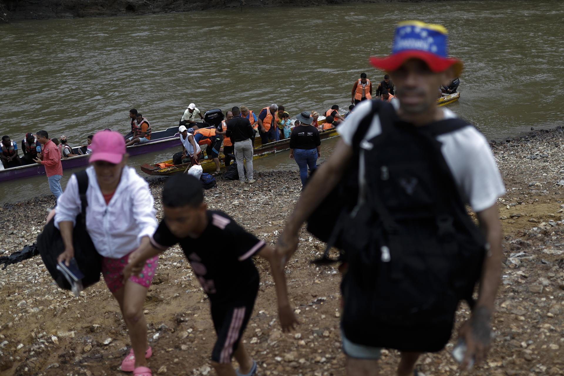 "Hicieron trampa, la peor trampa del mundo", lamenta una migrantes venezolana tras cruzar el Darién