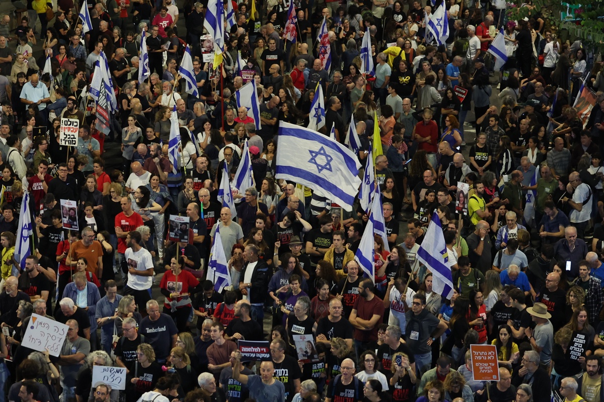 Protesta en Tel Aviv para pedir el alto el fuego en Gaza y la liberación de los rehenes