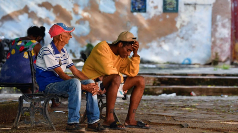 "La poca comida que tenía se pudrió": por qué Cuba está sufriendo los peores apagones de los últimos años