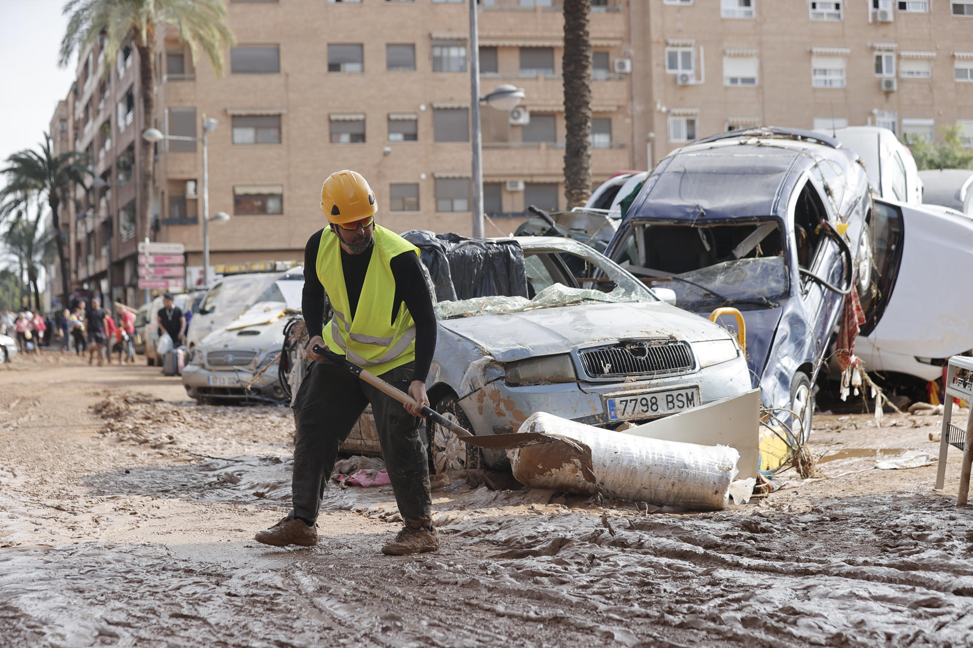 Un bombero venezolano en la zona cero del temporal en España: "No hay más terror que este"