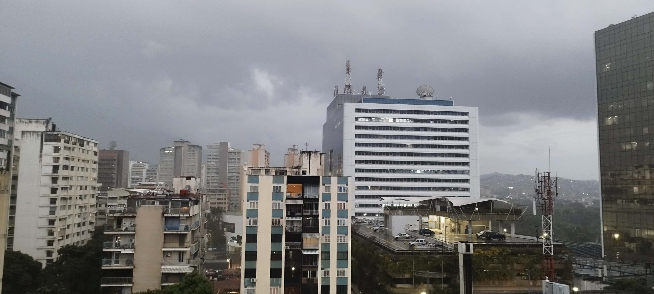 Onda tropical 46 llegará al país con lluvias y descargas eléctricas