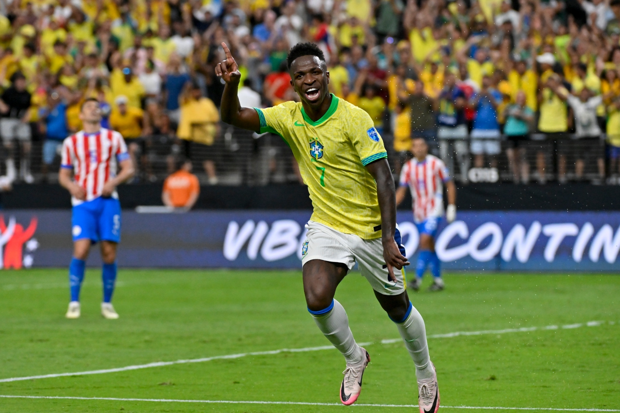 Dorival Júnior confirma el once titular ante Venezuela con Vinícius, Raphinha y Savinho