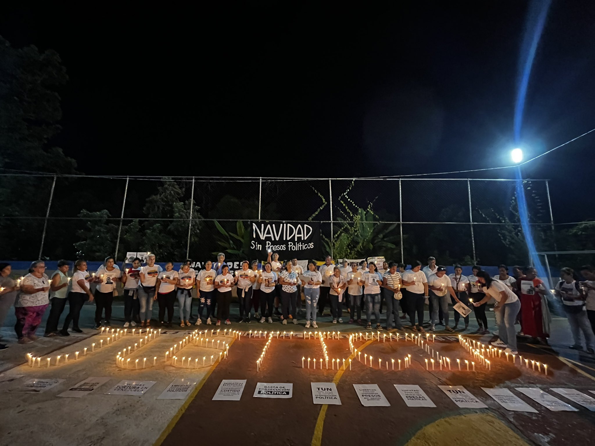 Familiares de presos políticos realizaron vigilia de 12 horas en Yare III