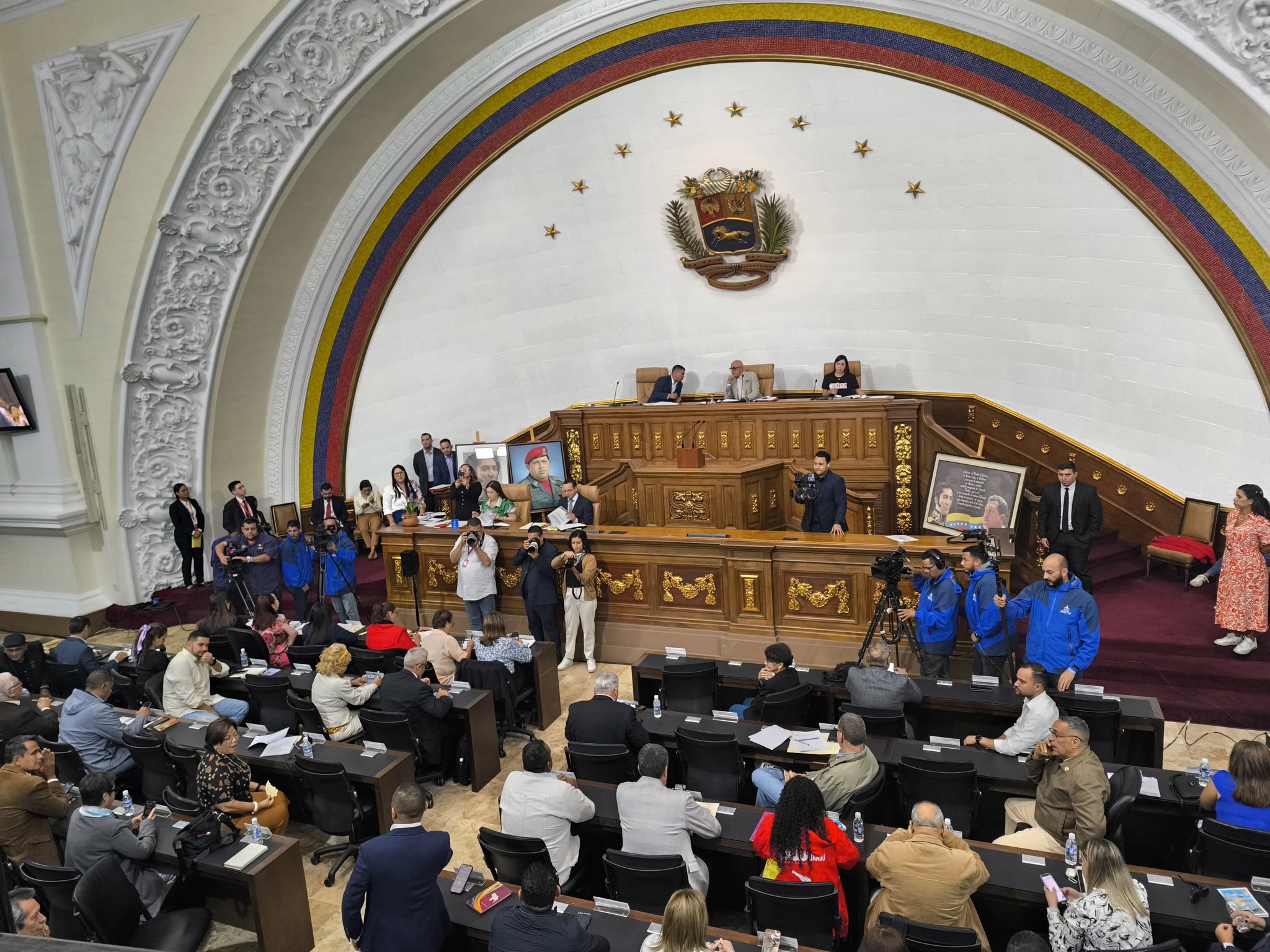 AN de 2020 sanciona leyes de presupuesto y endeudamiento 2025 presentadas por el Ejecutivo sin discusión ni observaciones