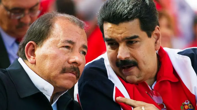 Exilio, cancelación de pasaportes y "traición a la patria": los paralelismos de los gobiernos de Venezuela y Nicaragua en su ofensiva contra la disidencia