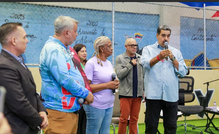 Maduro “recomienda” al CNE hacer elecciones desde el primer trimestre de 2025 