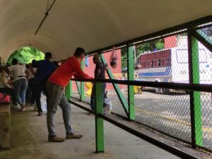 Familias están desesperadas porque tienen 24 días sin saber de presos que trasladaron de El Rodeo a Yare III