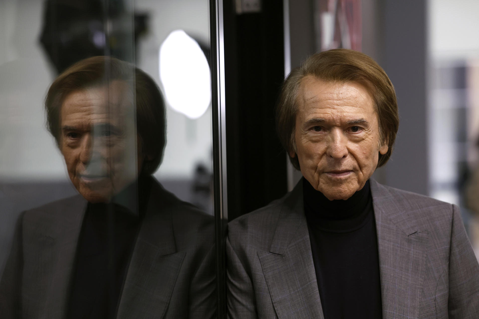 Cantante Raphael padece un linfoma cerebral primario