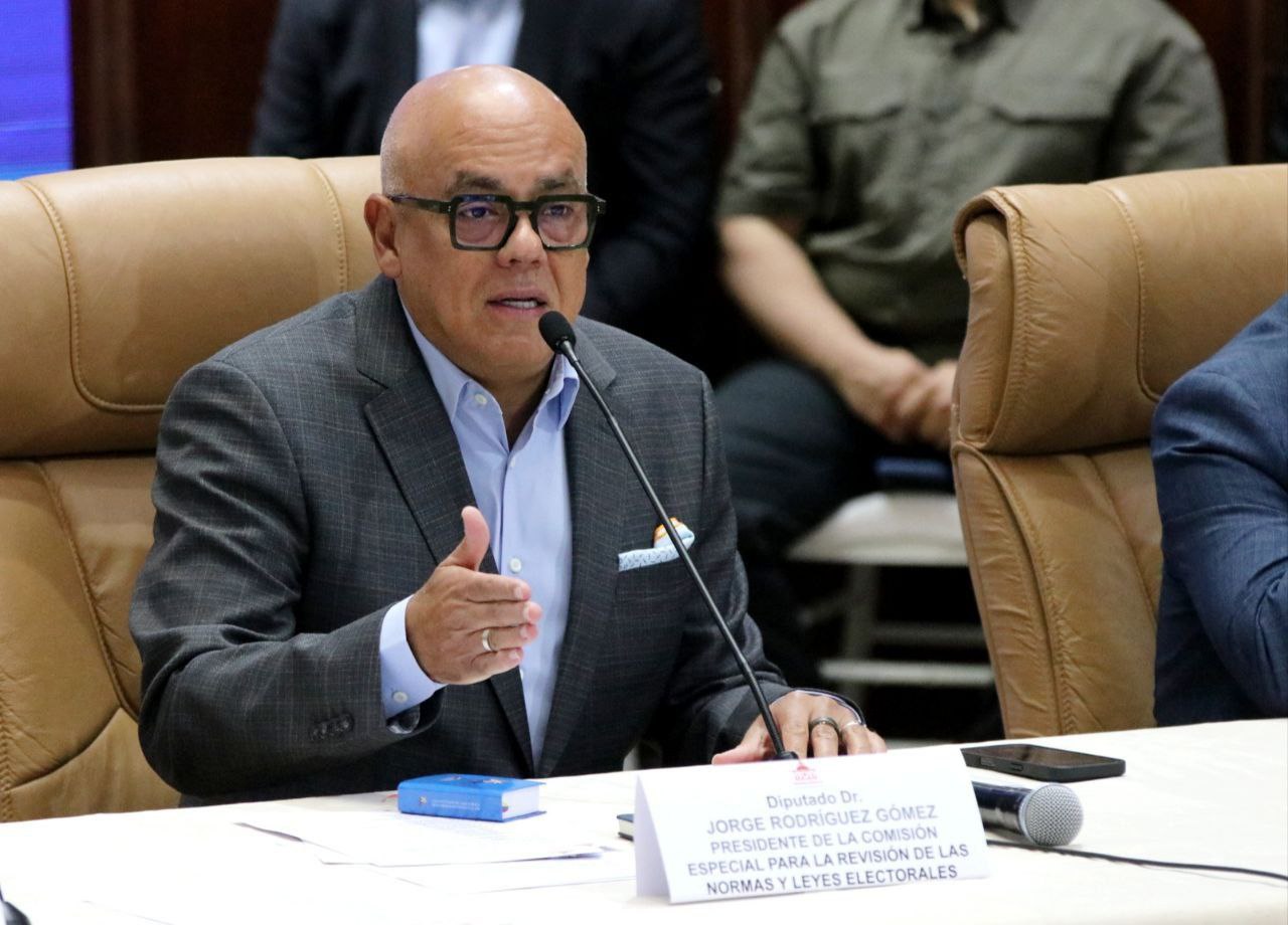 Rodríguez defiende cambios a la ley de partidos políticos poco antes de hacer elecciones