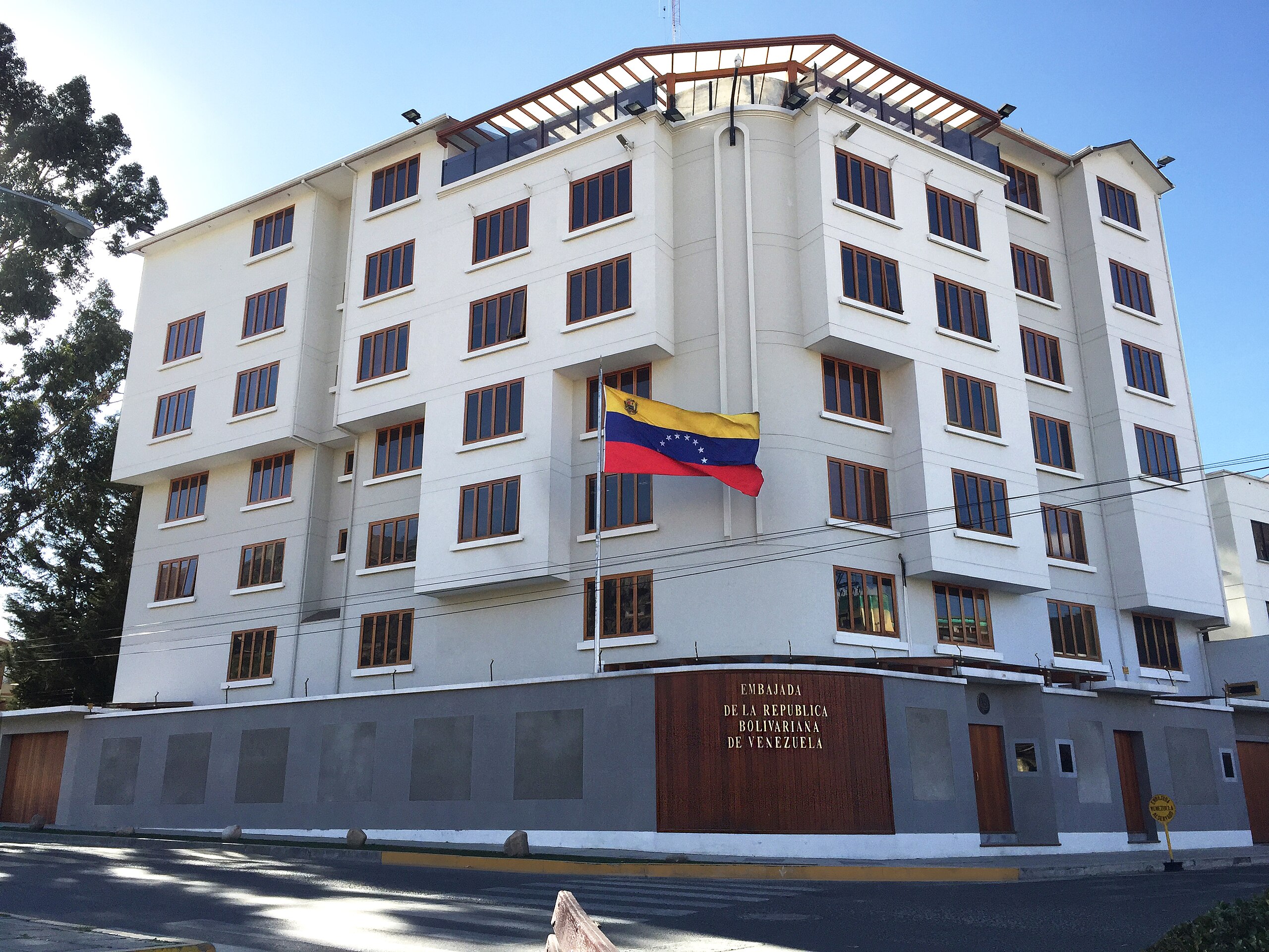 Bolivia denuncia un "atentado con disparos" en la residencia de embajada de Venezuela en La Paz