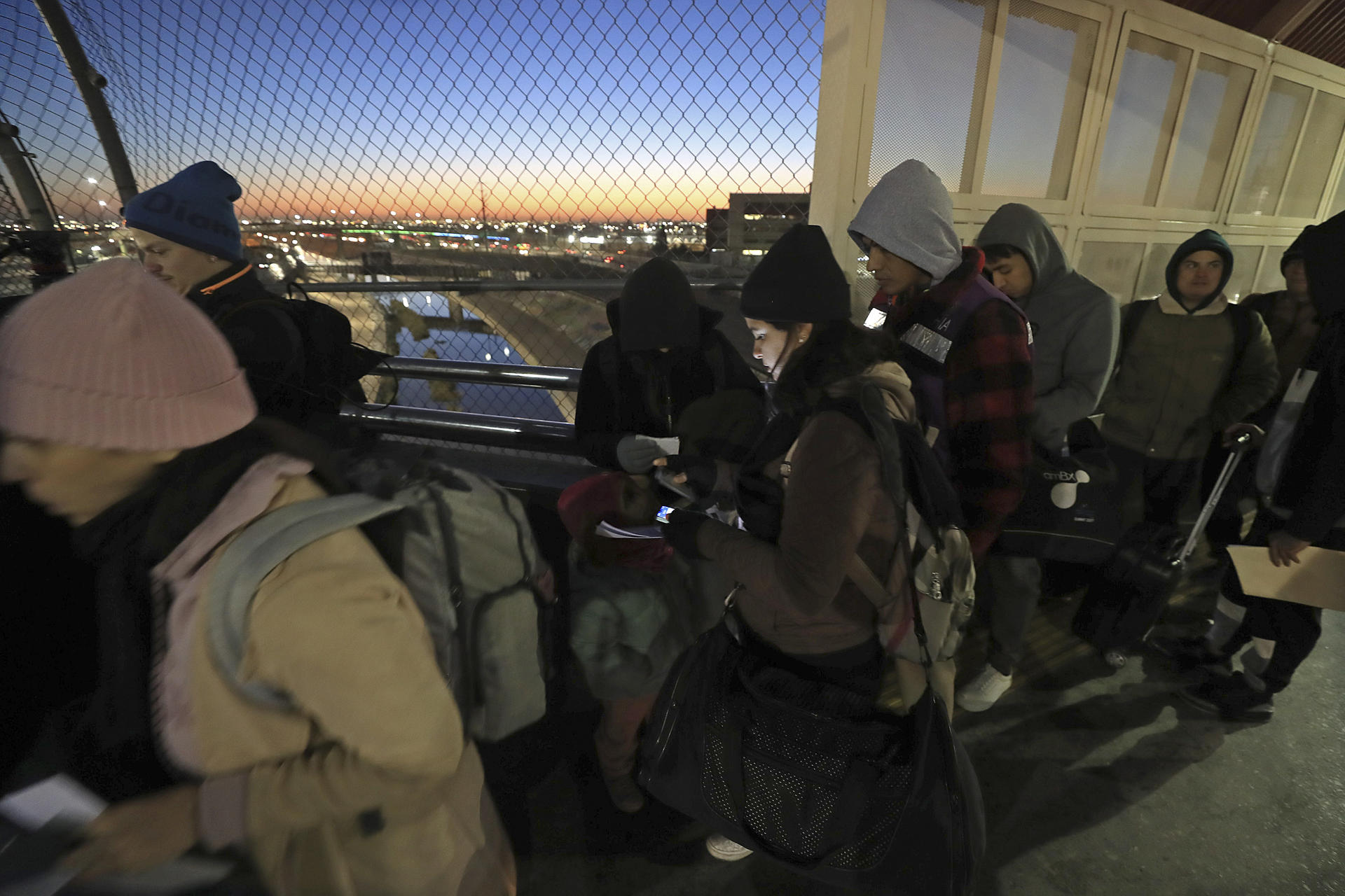 Primeras redades antiinmigrantes de Trump dejan 538 detenidos y cientos de deportados
