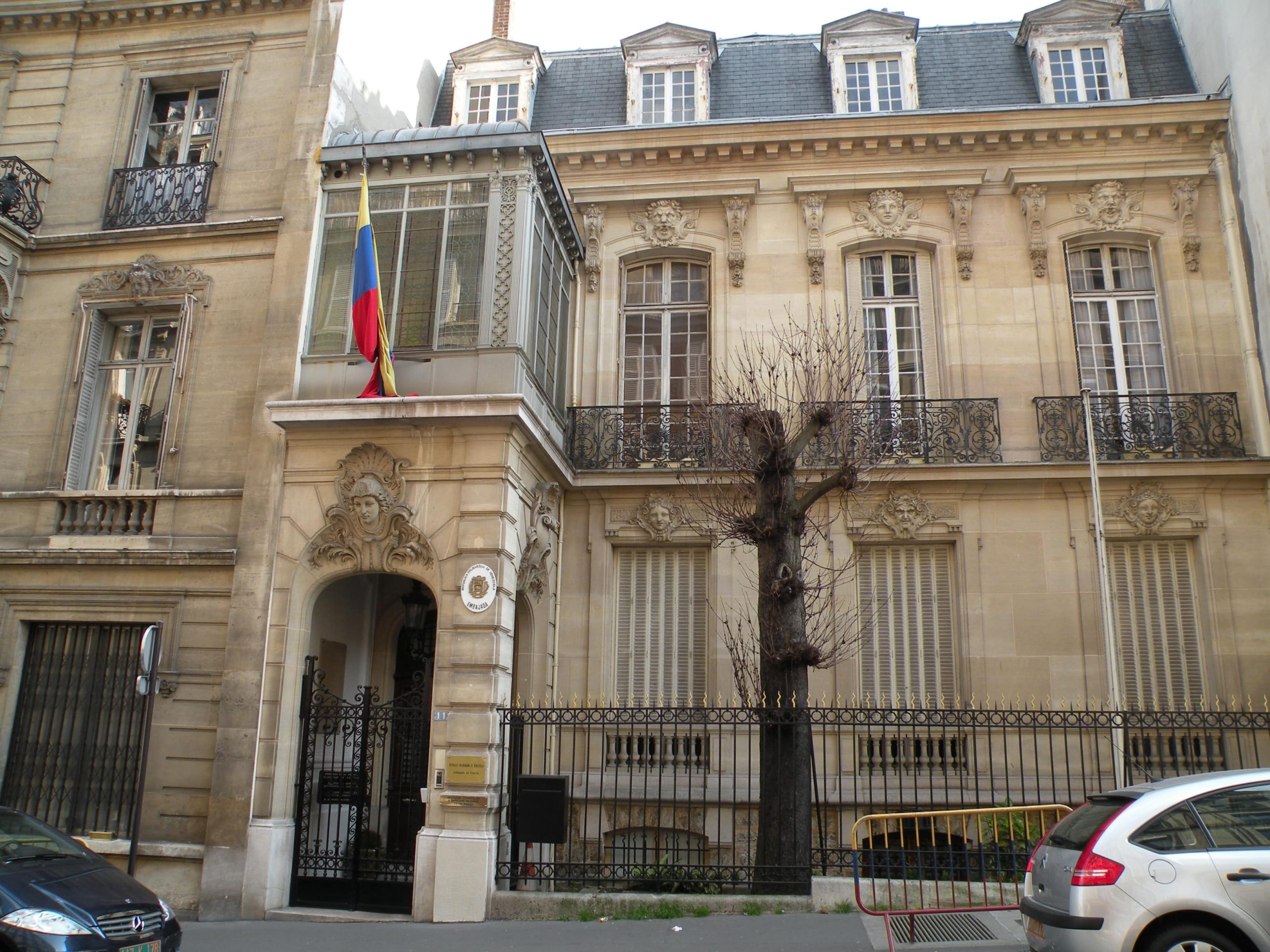 Francia ordena a Venezuela reducir su personal diplomático en París