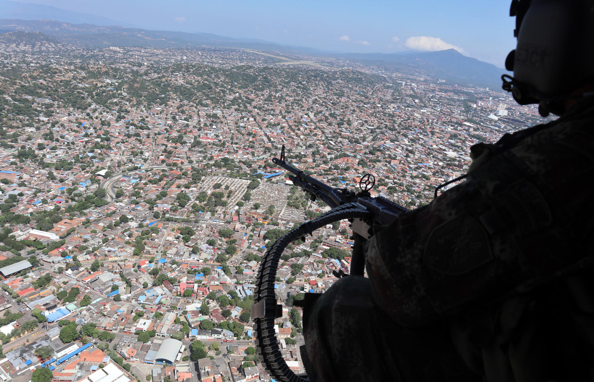 Petro trabaja con Maduro para combatir grupos armados en la frontera