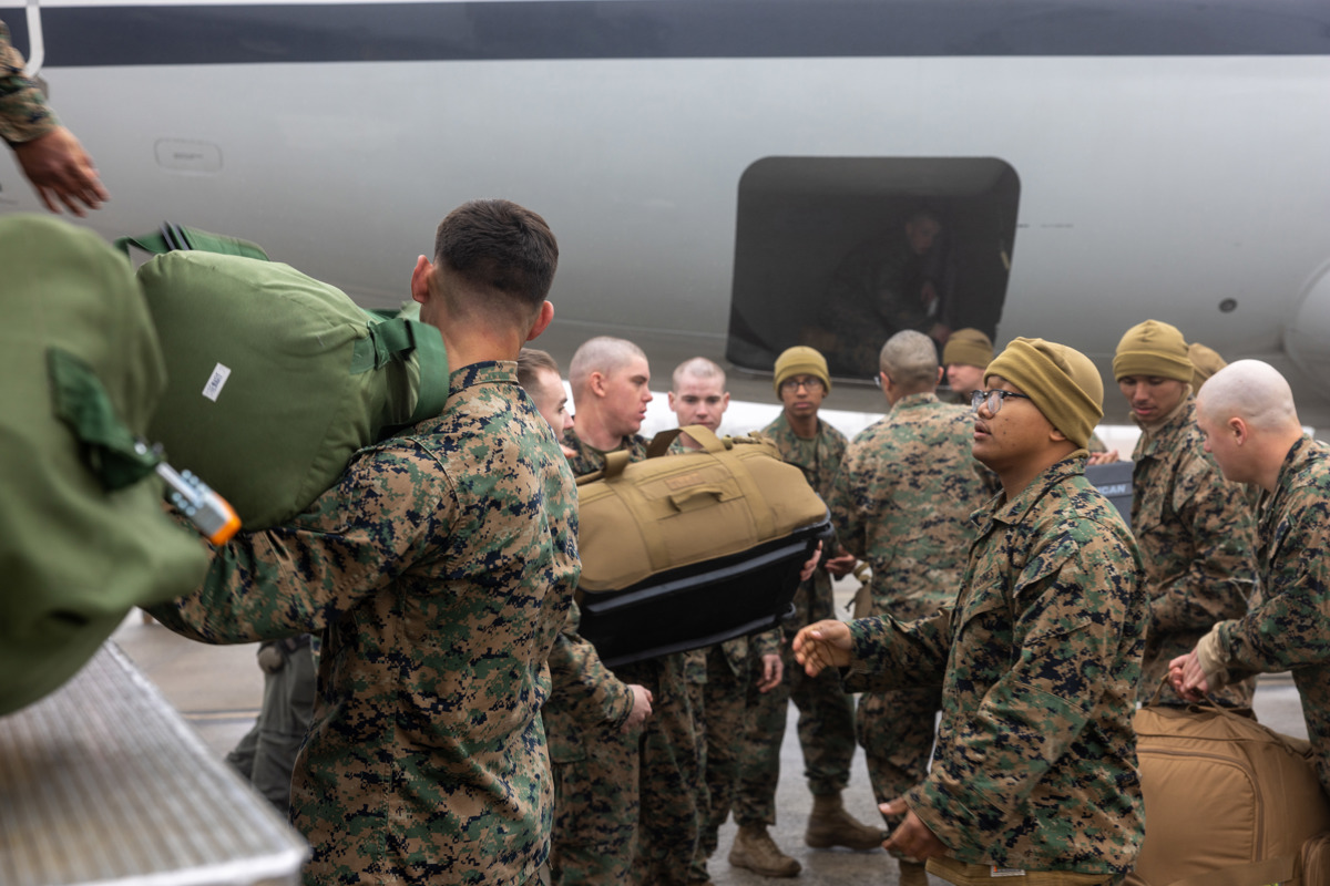 Tropas de EE.UU. llegan a Guantánamo para preparar el centro de migrantes de Trump