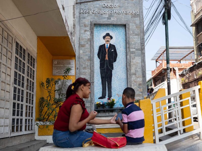 Maduro tilda de "histórico gesto" la canonización del venezolano José Gregorio Hernández