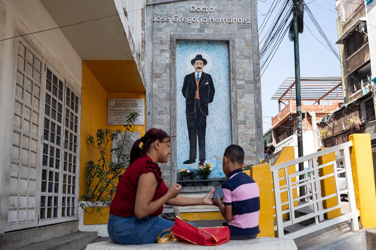 Maduro tilda de "histórico gesto" la canonización del venezolano José Gregorio Hernández