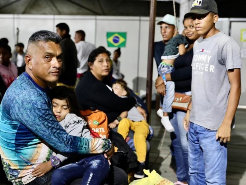 La migración venezolana se transforma ante restricciones y necesidad de protección