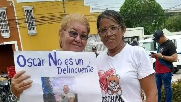 "Atrapados en un agujero negro", el drama de los venezolanos deportados por EE.UU. a El Salvador