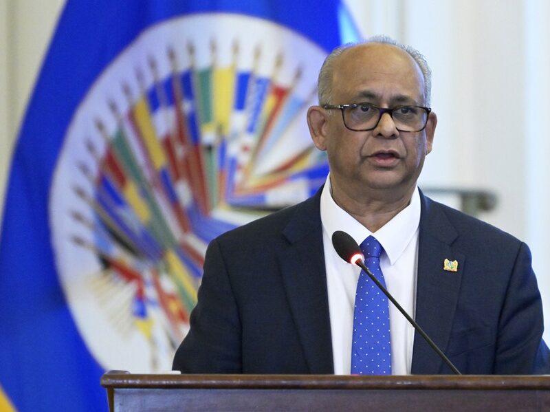 Costa Rica, Ecuador y Dominicana se suman al apoyo al surinamés Ramdin para liderar la OEA
