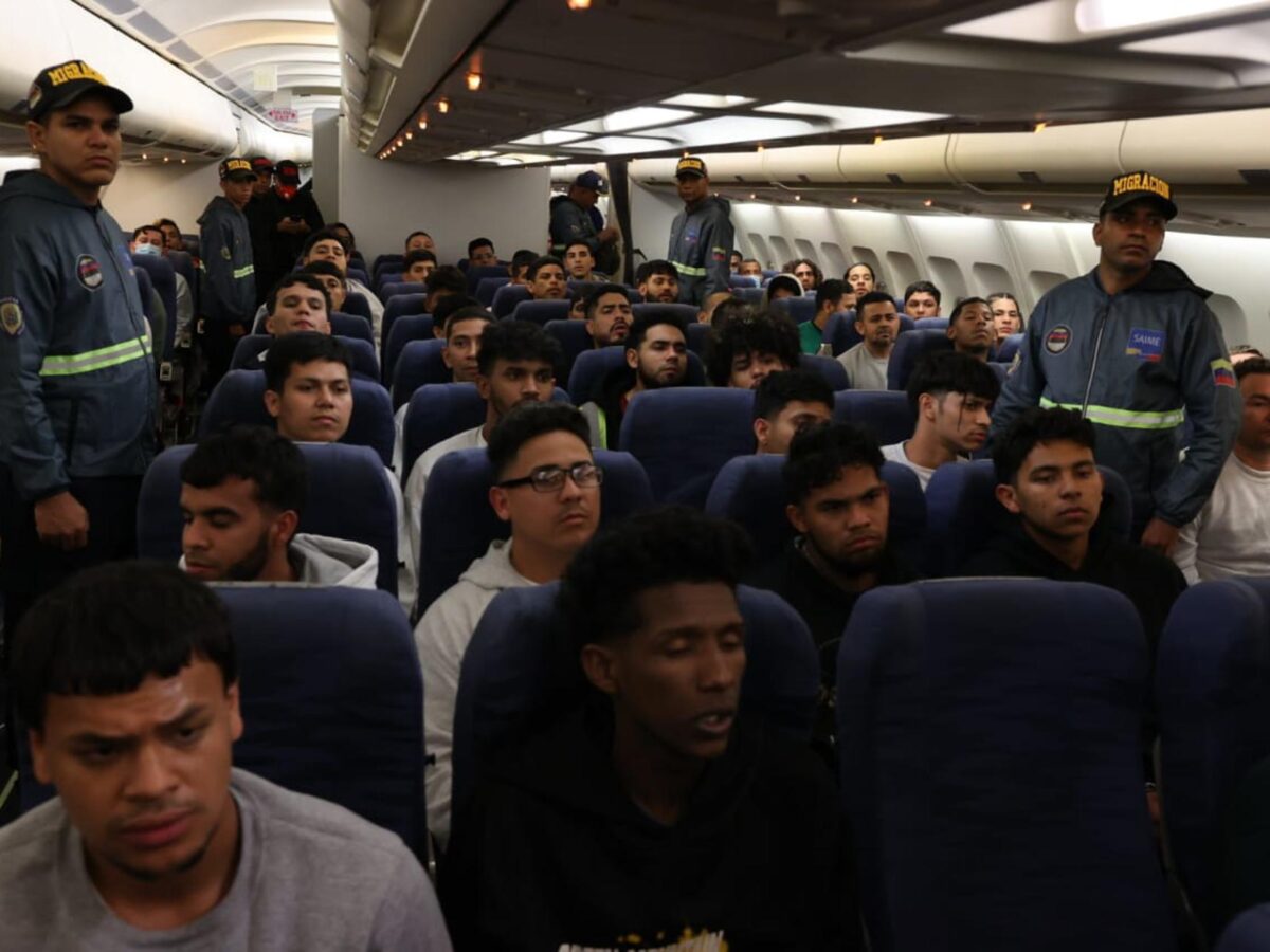 Estados Unidos espera que vuelos de deportación sean constantes