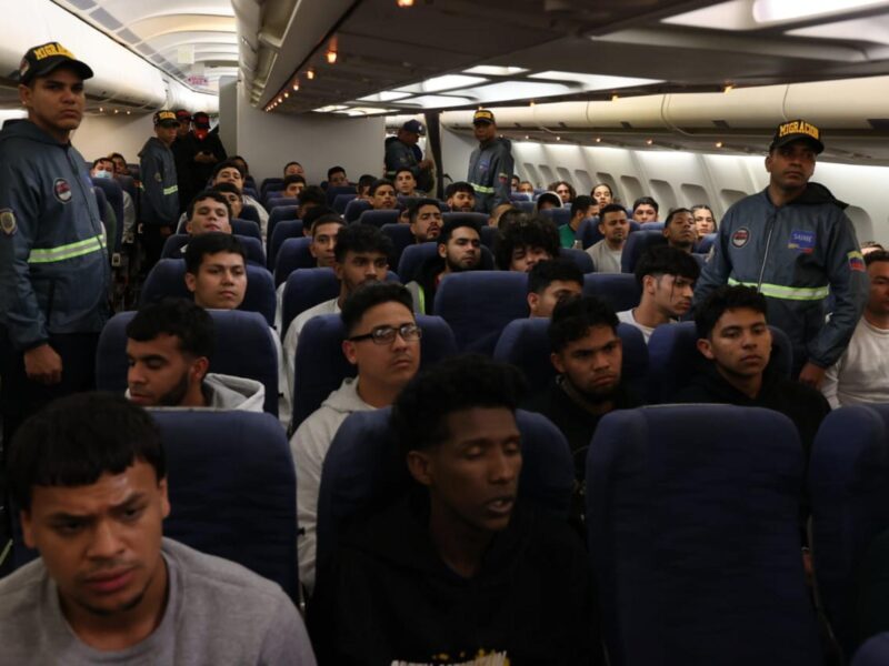 Estados Unidos espera que vuelos de deportación sean constantes