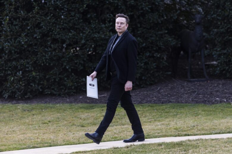 Elon Musk dice que caída de X se debe a un "ciberataque masivo"