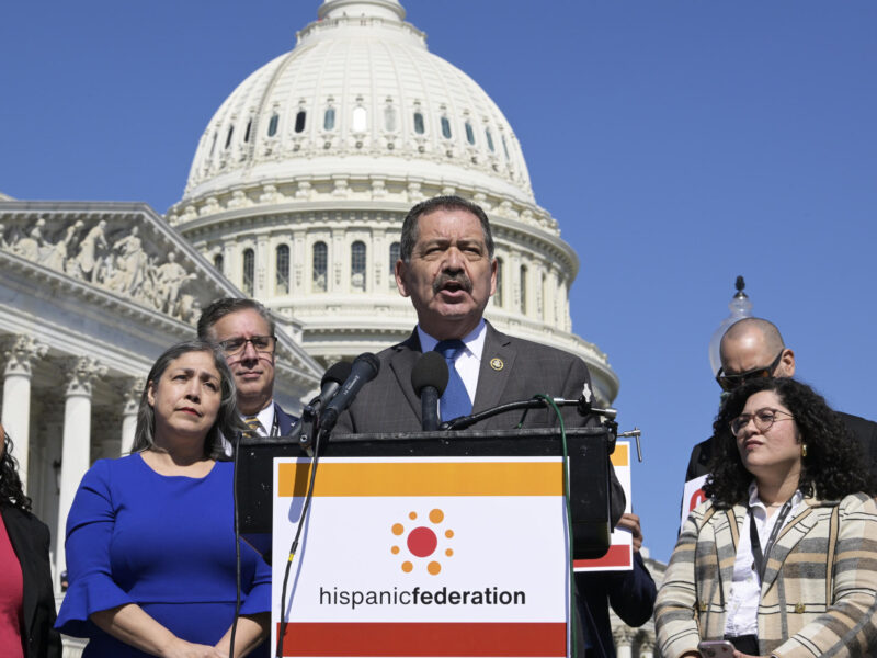Organizaciones de latinos denuncian ante el Congreso los "ataques" de Trump a su comunidad