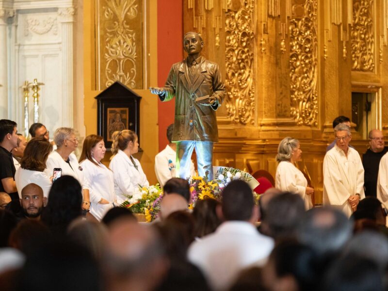 Médicos plenaron iglesia de la Candelaria para celebrar camino a la santificación de José Gregorio Hernández