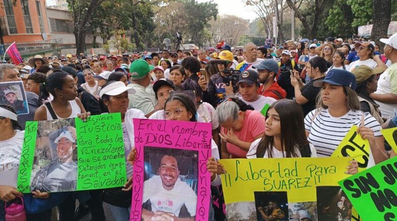 Maduro y Rodríguez reiteran ante marcha que se hará lo posible por traer a deportados desde El Salvador 