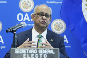 Nuevo secretario general de la OEA evaluará el estatus legal de Venezuela en el organismo