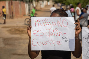 Pánico e indignación entre migración venezolana en EE.UU. dejan las deportaciones a El Salvador