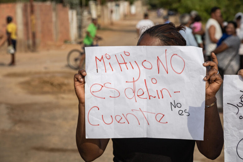 Pánico e indignación entre migración venezolana en EE.UU. dejan las deportaciones a El Salvador