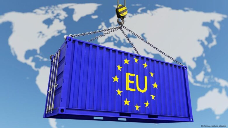 La UE responde a los aranceles de EE.UU., que entran hoy en vigor