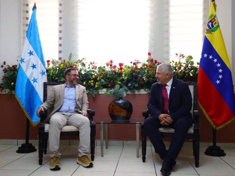 Canciller Yván Gil encabeza delegación venezolana en Cumbre Celac de Honduras