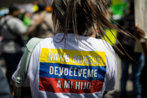 Celac critica con dureza las deportaciones y encarcelamientos de migrantes desde EE.UU. a El Salvador
