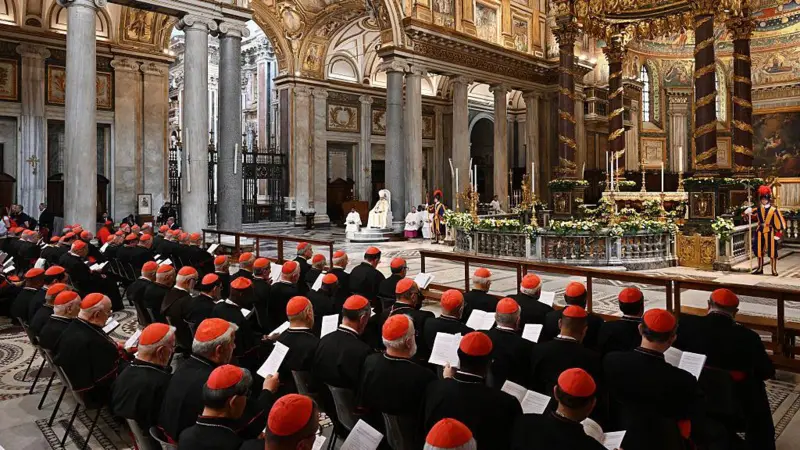 El Vaticano anuncia el inicio del cónclave que elegirá al próximo Papa para el 7 de mayo