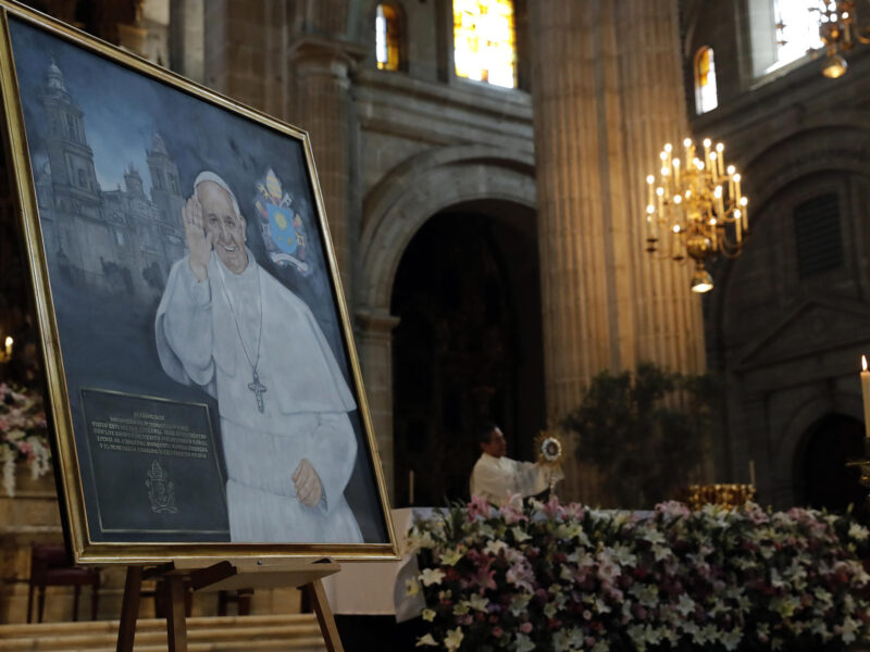 Machado y González Urrutia lamentan muerte del papa Francisco