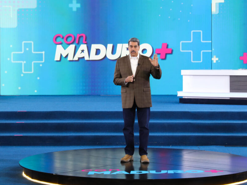 Maduro responde a propuesta de Bukele: Abandone el camino de la desaparición forzada