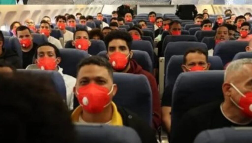 Aterriza en Venezuela un avión con 174 migrantes deportados por Estados Unidos