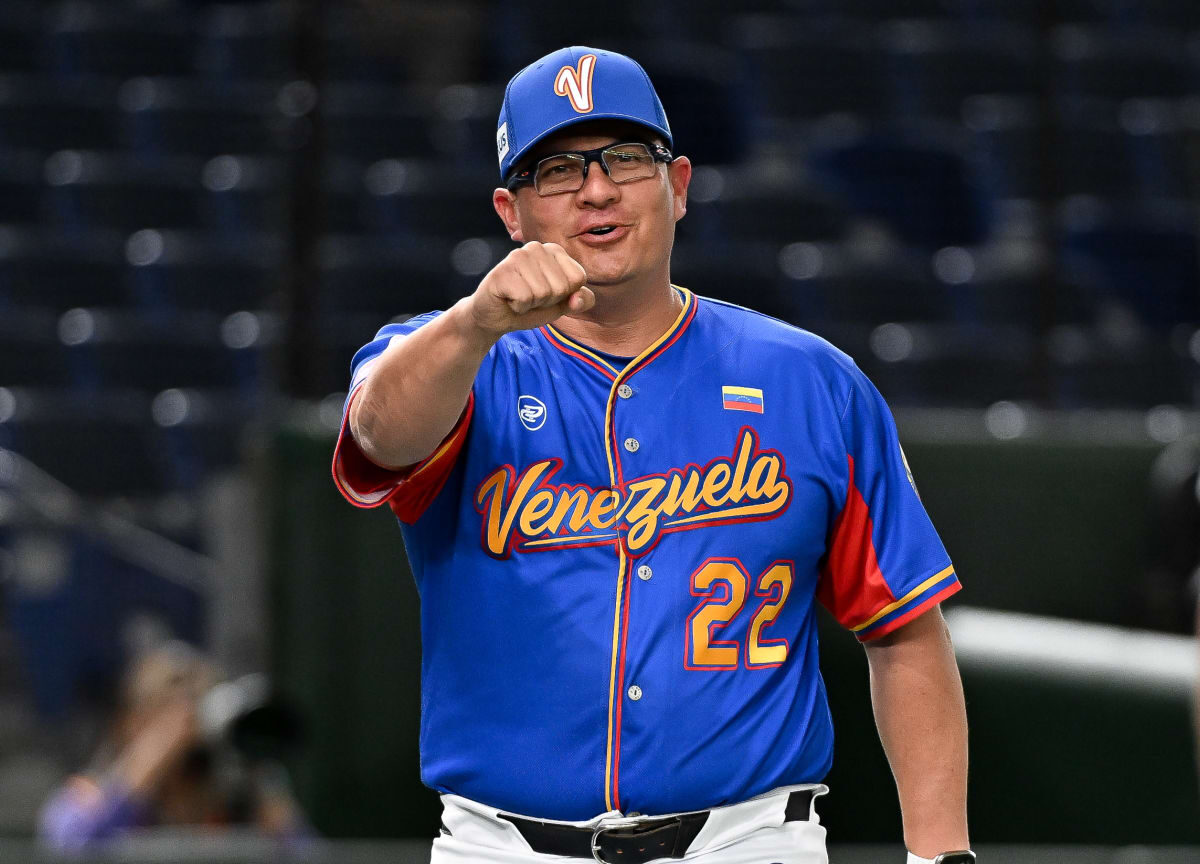 Omar López vuelve como el manager de Venezuela para el Clásico de Béisbol