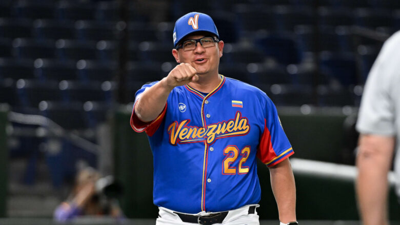Omar López vuelve como el manager de Venezuela para el Clásico de Béisbol