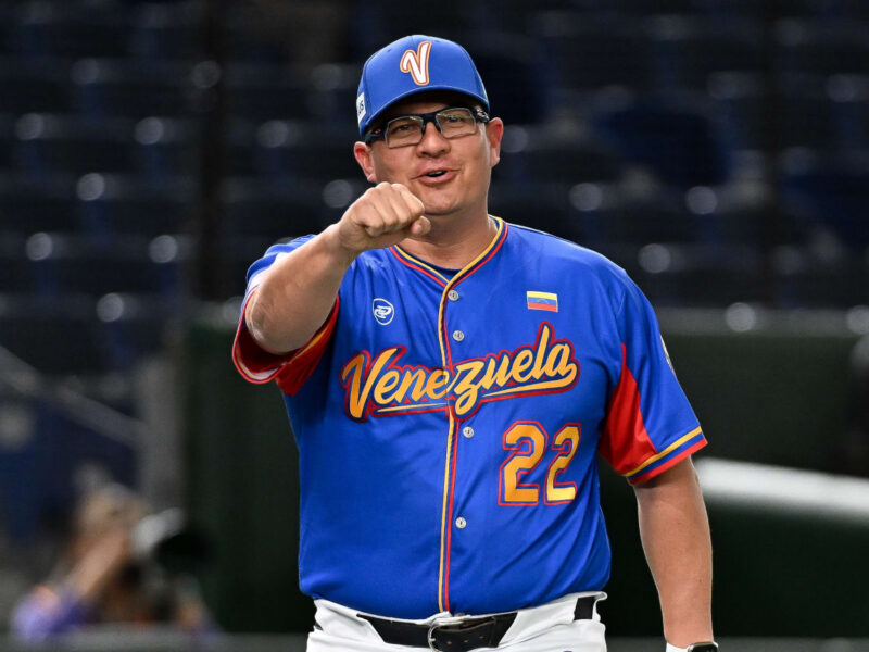 Omar López vuelve como el manager de Venezuela para el Clásico de Béisbol