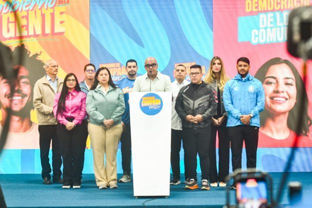 Chavismo llama a "repudiar" con los votos a los "extremistas" y "fascistas"