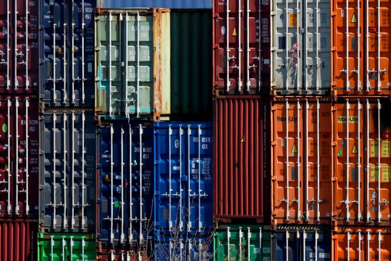 Trump amenaza a China con un arancel adicional del 50 % por las represalias de Pekín
