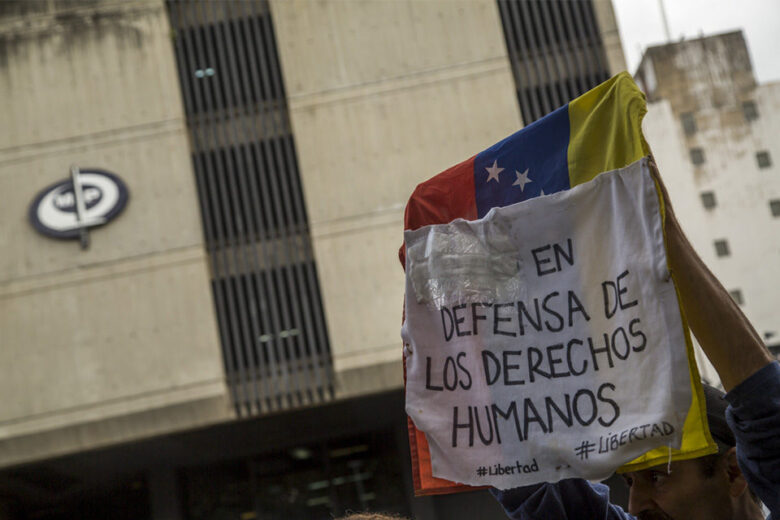 Frecuentemente a los defensores se les señala de conspiradores
