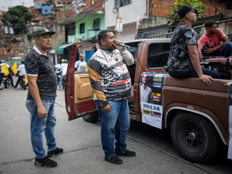 Caras conocidas se apartan de la coalición opositora para retar al chavismo